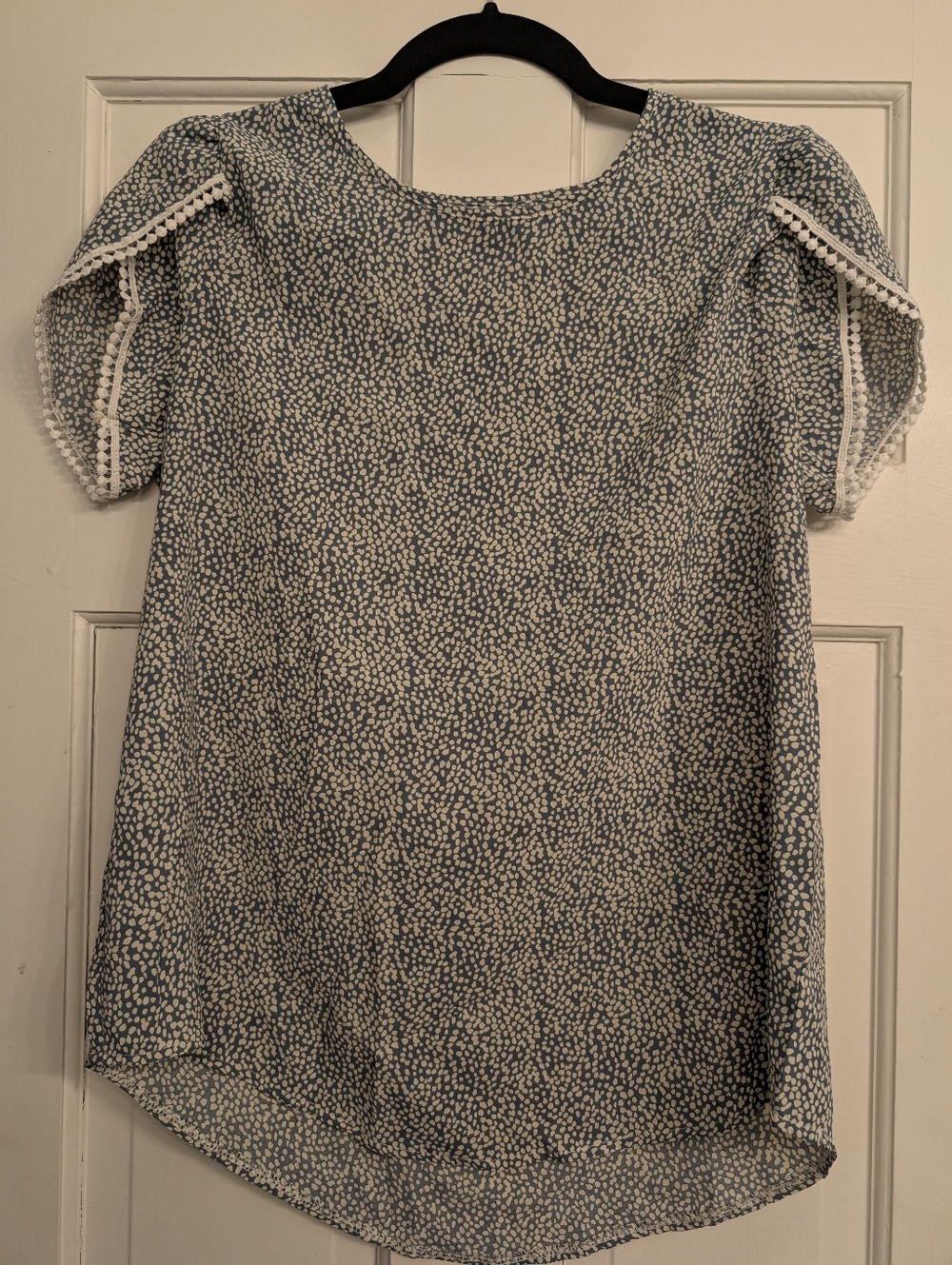 SHEIN Light Gray-Blue Speckled Short Sleeve Blouse with White Lace Trim